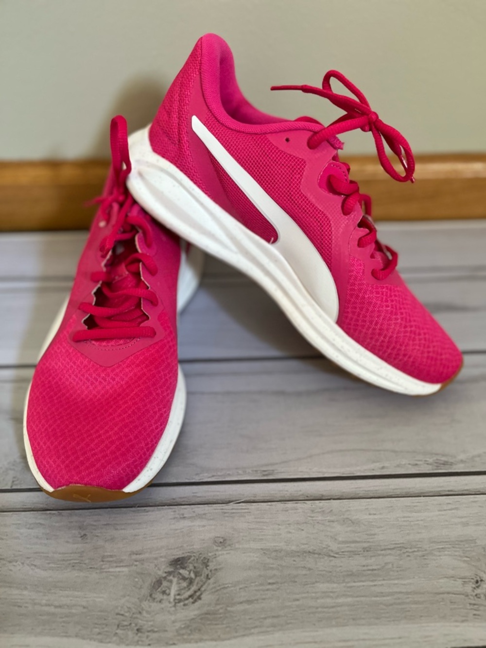 New women’s Puma twitch pink soft foam runner tennis shoe sneaker. Size 8.5